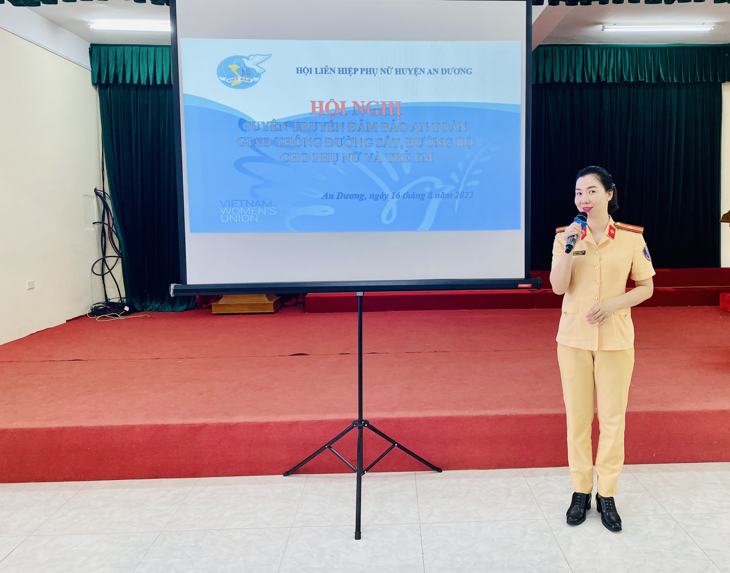 Tuyên truyền, giáo dục pháp luật về TTATGT  tới hơn 100 hội viên hội phụ nữ Huyện An Dương